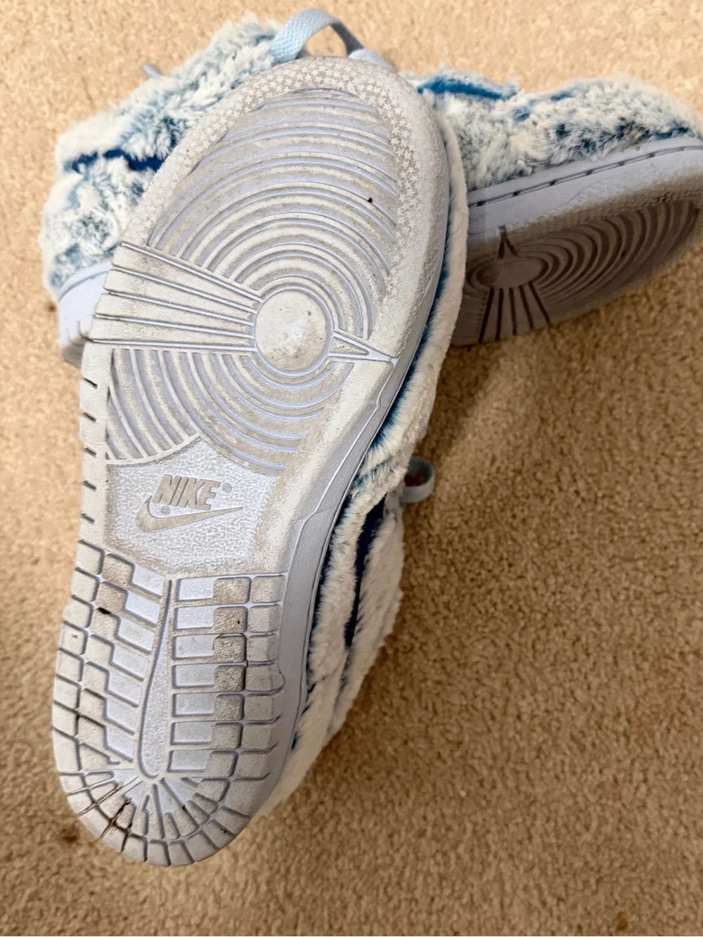 Nike KIDS 🧸Fuzzy Faux Fur Sneakers Blue White – Lightly Worn